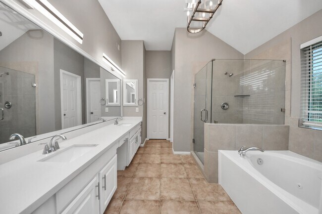 Building Photo - 1302 Raintree Cir