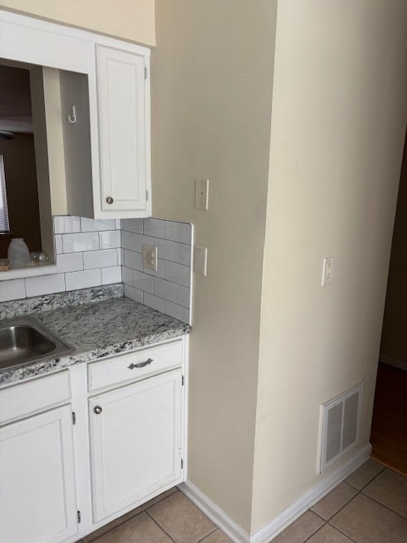 Building Photo - 2420 Stadium Dr