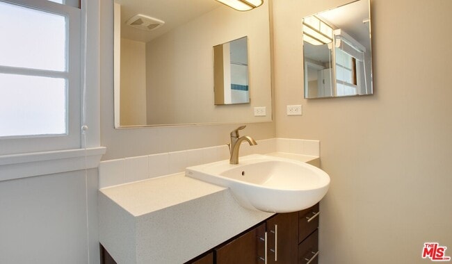 Building Photo - 1513 Penmar Ave