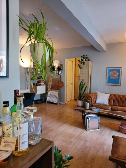 Building Photo - 3641 Kelton Ave