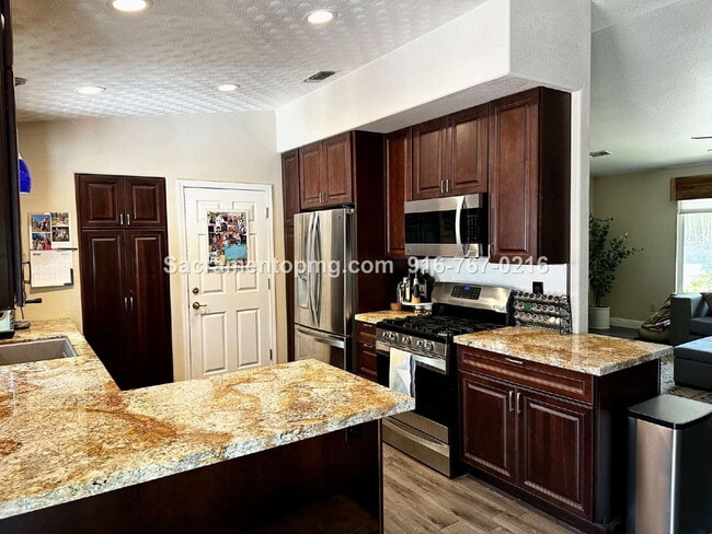 Building Photo - 1283 Live Oak Ln