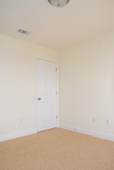 Building Photo - 17977 Restoration Cir