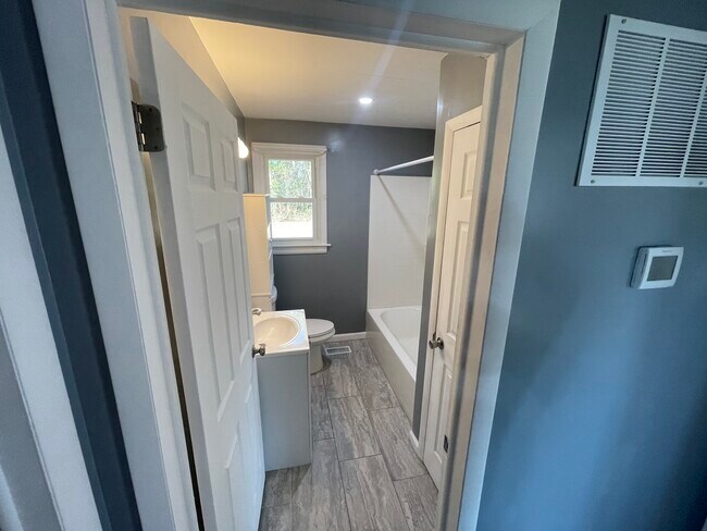 Building Photo - 1280 Lehman Ave