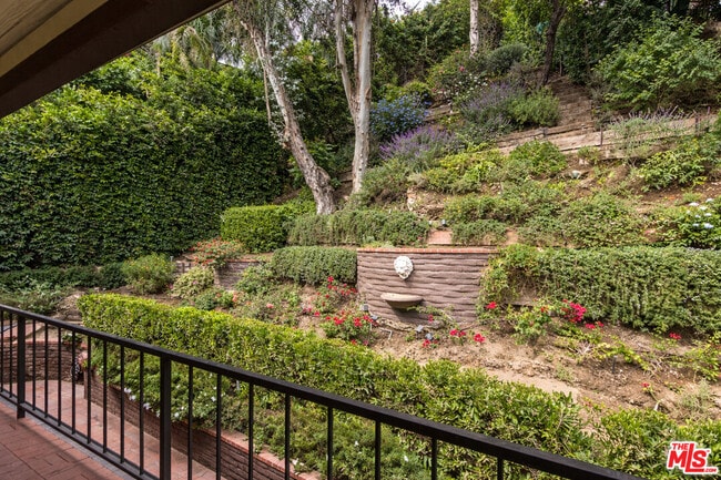 Building Photo - 9305 Beverlycrest Dr