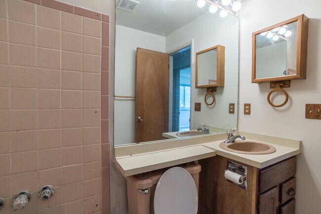 Building Photo - $0 DEPOSIT OPTION! WALNUT HILLS DIVISION, NEW APPLIANCES, GARAGE, FIREPLACE, STORAGE!