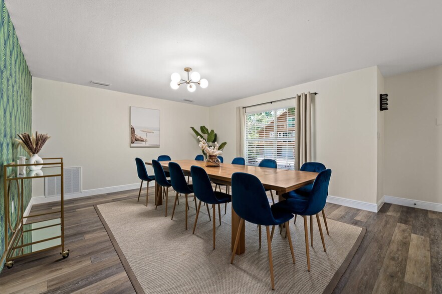 Building Photo - 12833 Poinsettia Ave