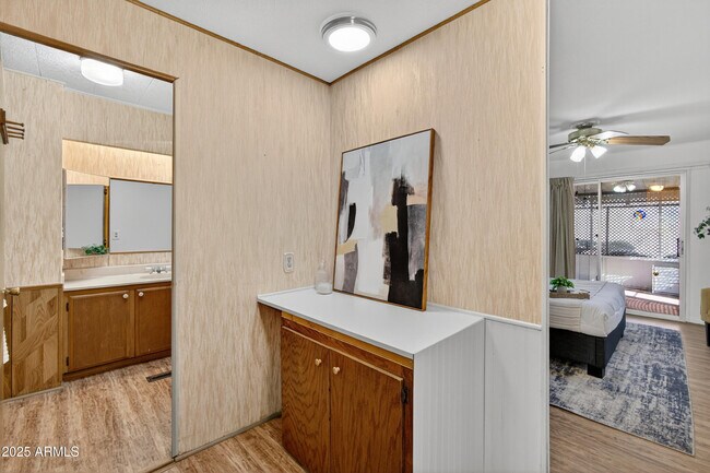 Building Photo - 5807 E Leonora St