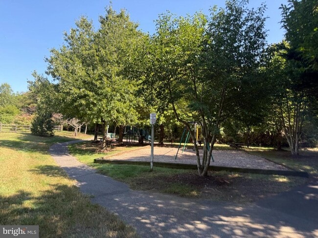 Building Photo - 730 Crisfield Way