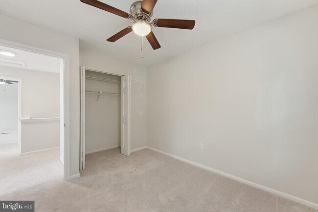 Building Photo - 2401 W Rosecroft Village Cir