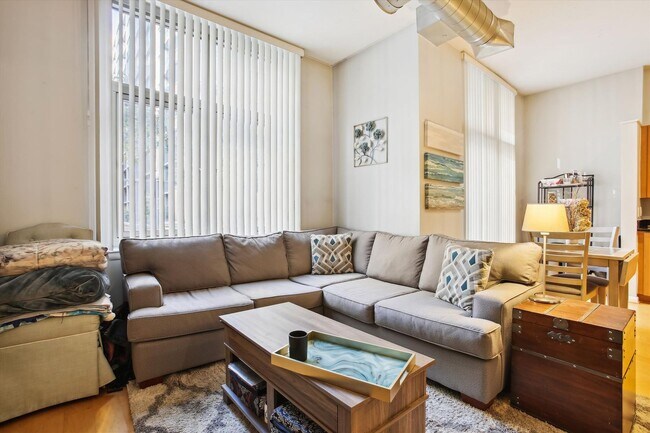 Building Photo - Incredible 1BR/1BA Condo INCLUDES Garage Parking in Vibrant Mount Vernon Triangle!