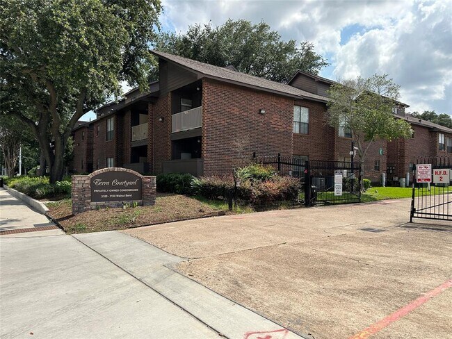 Primary Photo - 3150 Walnut Bend Ln