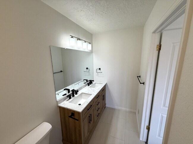 Building Photo - AVAILABLE AUGUST 4TH- RENT - 5 BDRM - 5 1/2 BATH - VIEWS VIEWS VIEWS