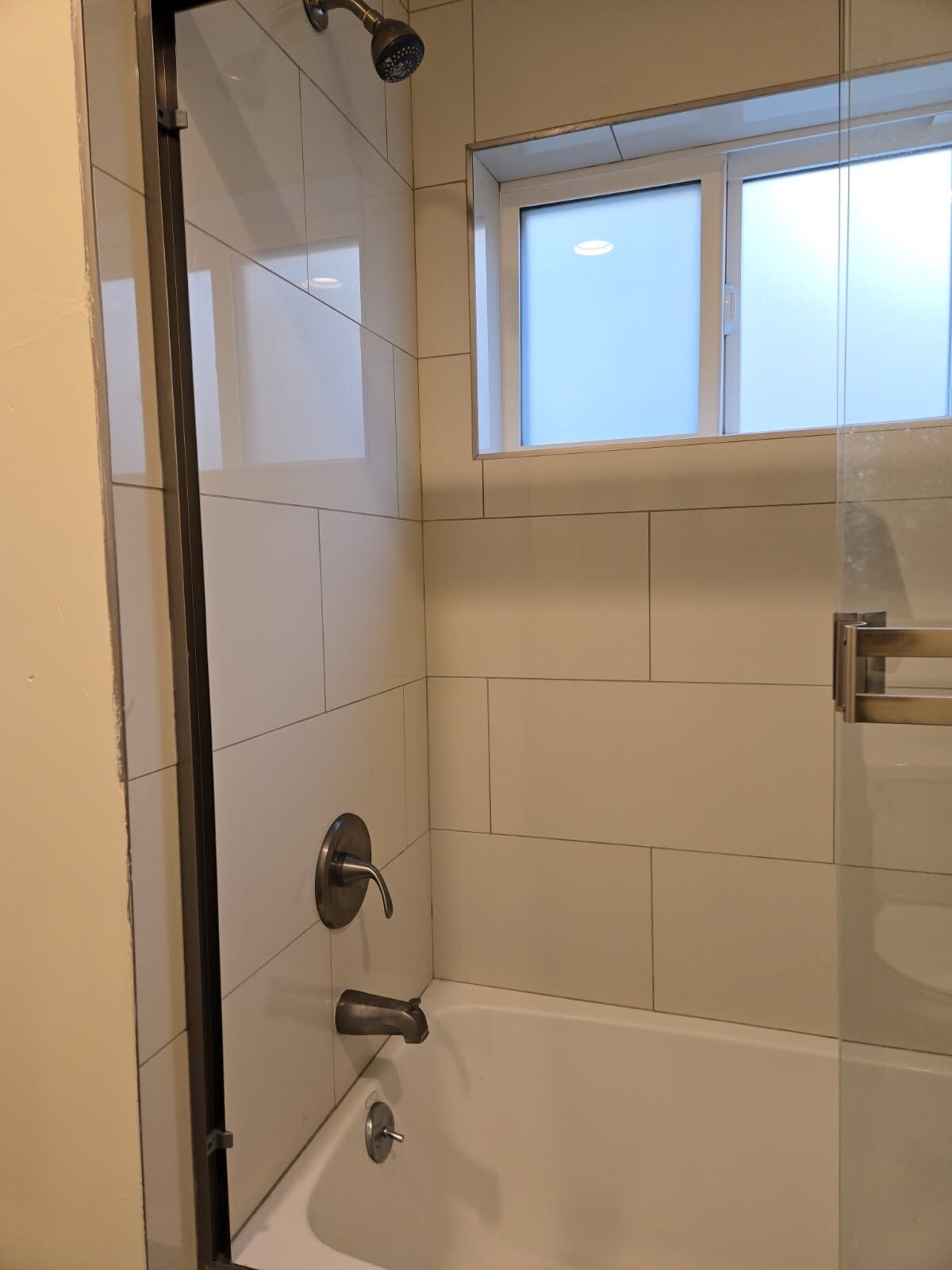 Building Photo - 1541 S Orange Grove Ave