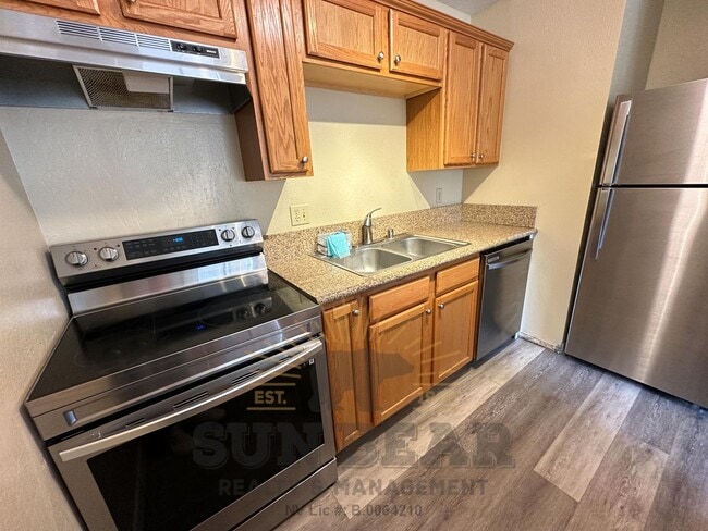 Building Photo - Cute One Bedroom! Will be Newly Painted!