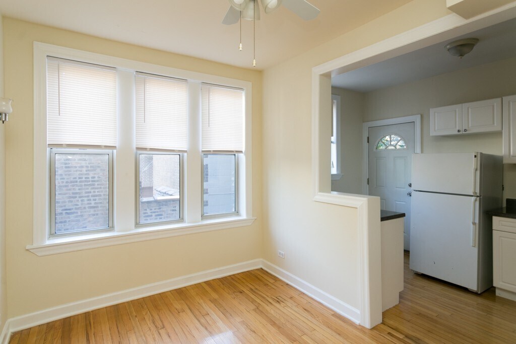 Building Photo - 559 W Aldine Ave