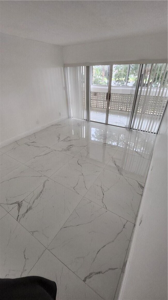 Building Photo - 3301 Spanish Moss Terrace