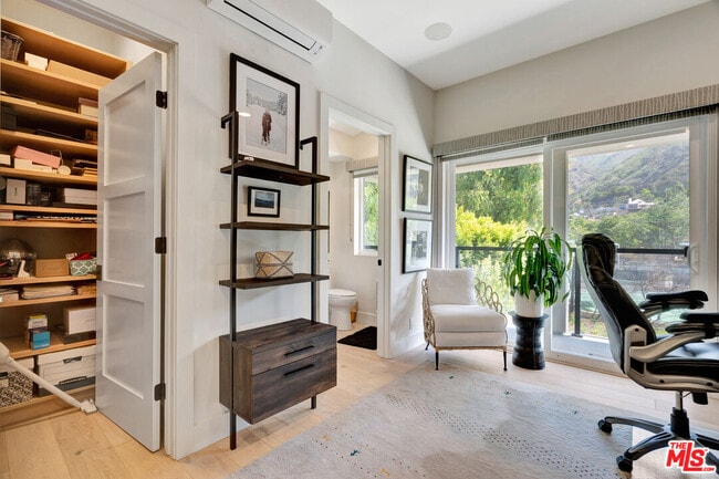 Building Photo - 3859 Rambla Pacifico St
