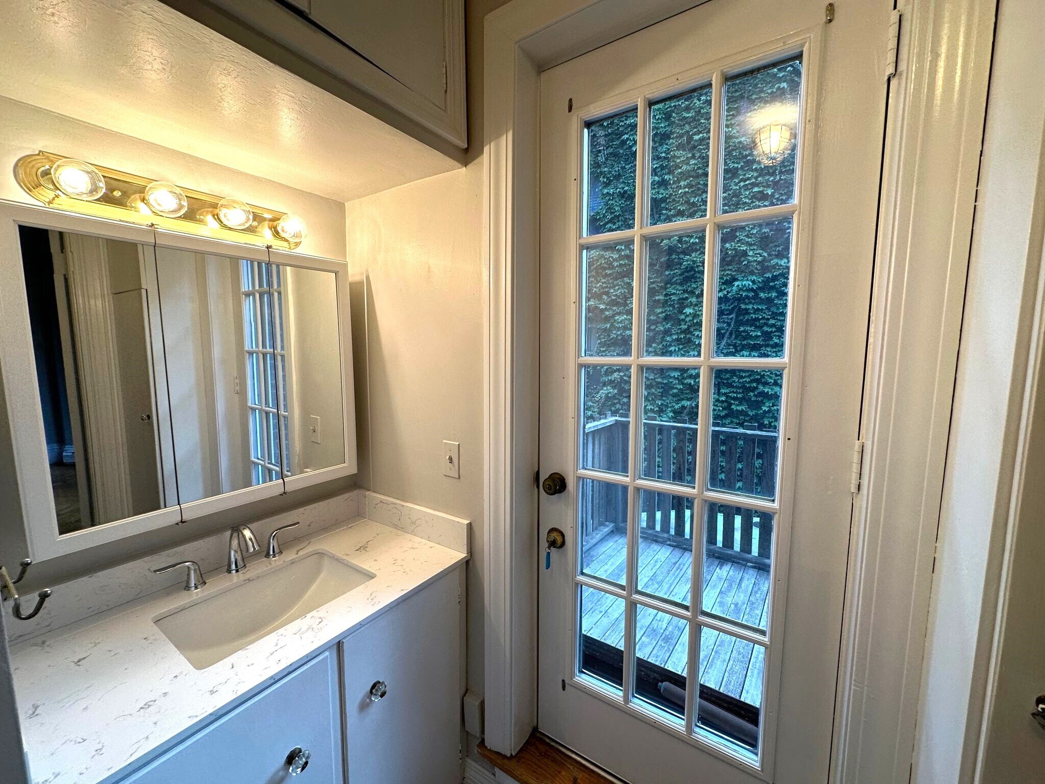 Building Photo - 32 Gloucester St