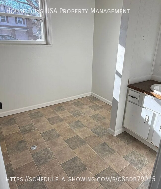 Building Photo - 2903 Tepee Ave