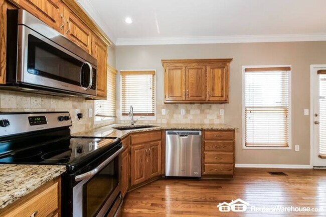 Building Photo - 4 Bed 2.5 Bath For Rent In Olathe! Availab...