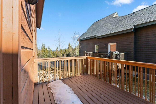 Building Photo - Breck 3-bedroom home with views! 6-12 month lease!