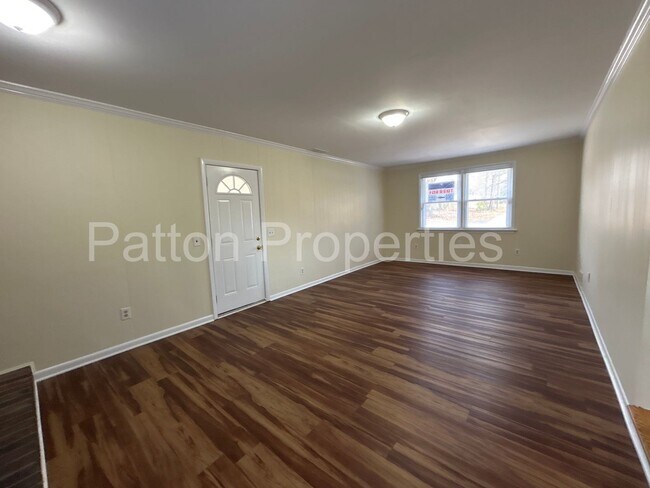 Building Photo - Saluda Gardens Home