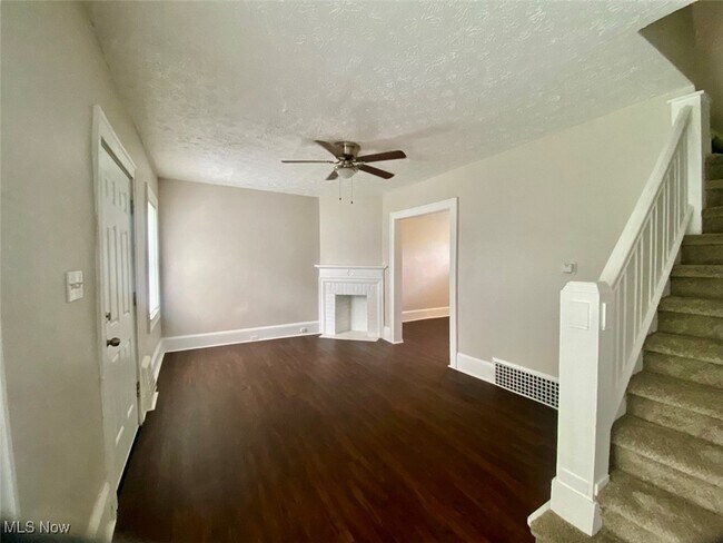 Building Photo - 161 Walnut Terrace