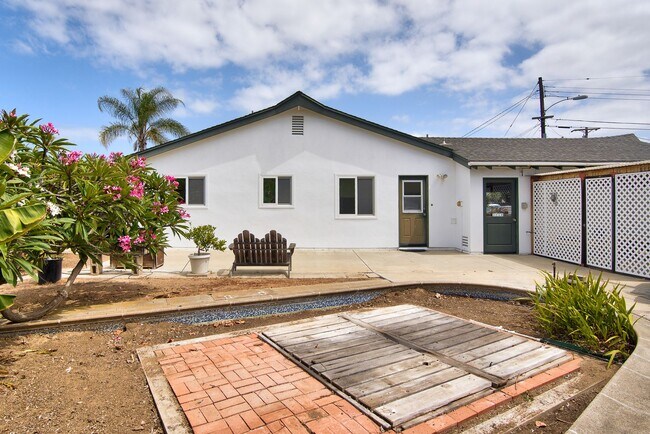 Building Photo - Spacious 4-bedroom, 2-bathroom home in coveted University City