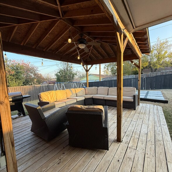 Building Photo - 1208 Noble Ave