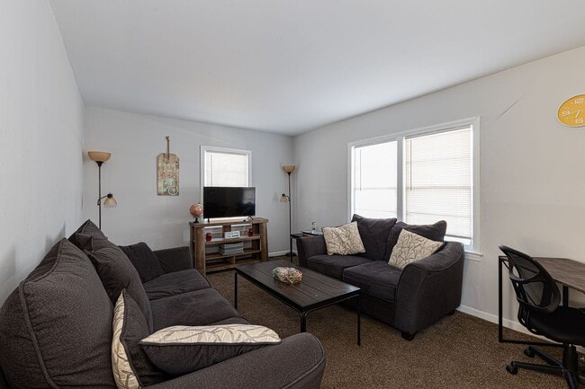 Building Photo - Drop a pin! Check out this new rental!