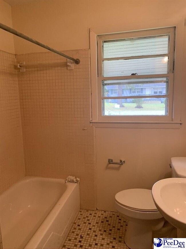 Building Photo - 1108 Elmgrove Ave