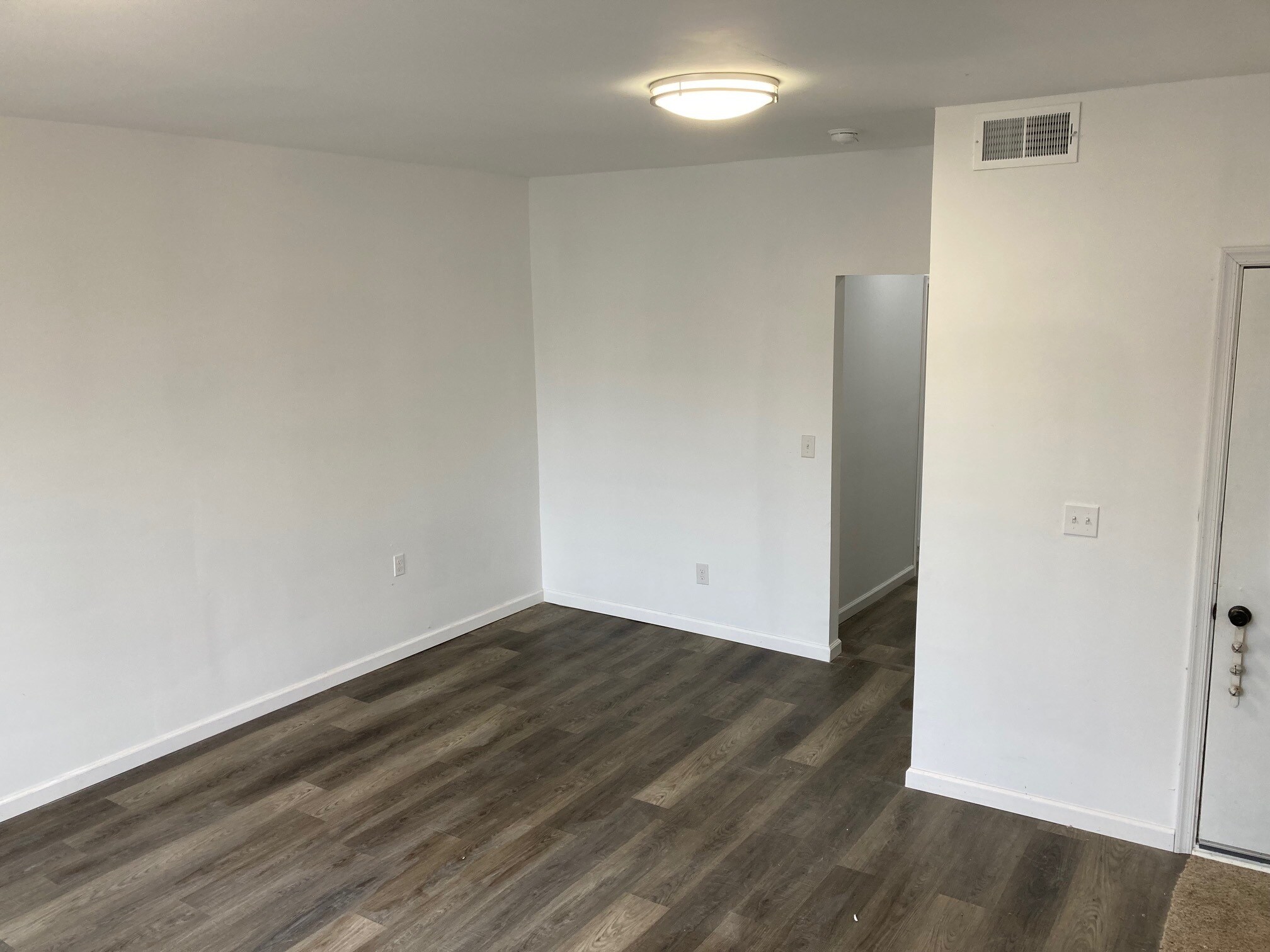 Building Photo - 333 Ann St