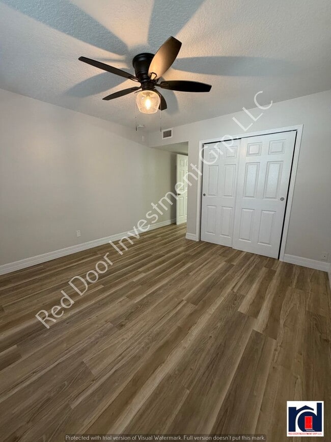 Building Photo - **MOVE IN SPECIAL** Renovated Spacious 2/2~w/All-in One Washer/Dryer & New AC~Deland