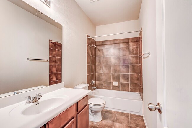 Building Photo - 1604 Greenside Dr