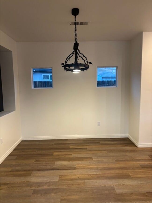 Building Photo - Move-In Ready 4 Bedroom Home with Pool in Rosedale