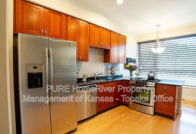 Building Photo - 4540 J C Nichols Pkwy