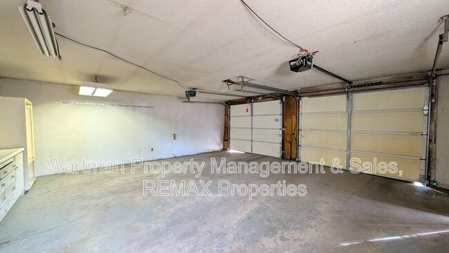 Building Photo - 2102 W Kiowa St