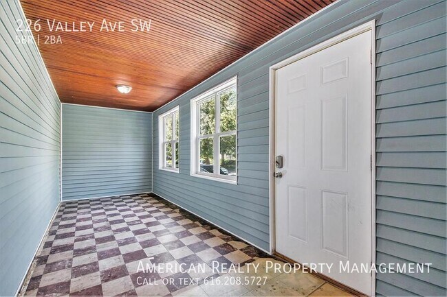 Building Photo - 226 Valley Ave SW
