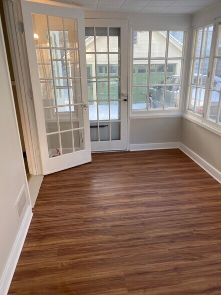 Heated Sun Porch - 30 Catlin Ave