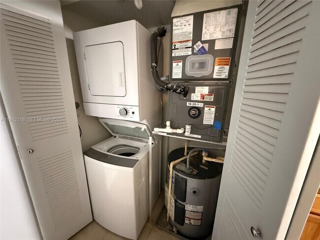 Building Photo - 9907 Westwood Dr