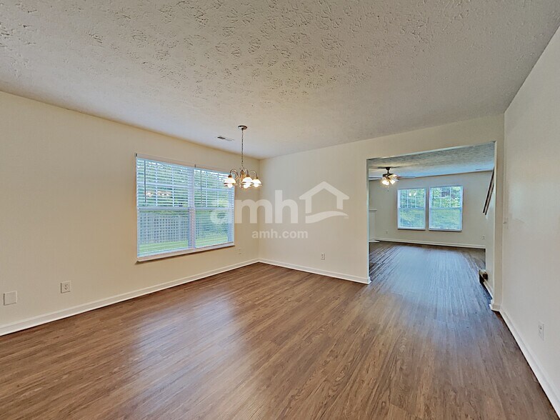 Building Photo - 615 Blossom Hill Dr