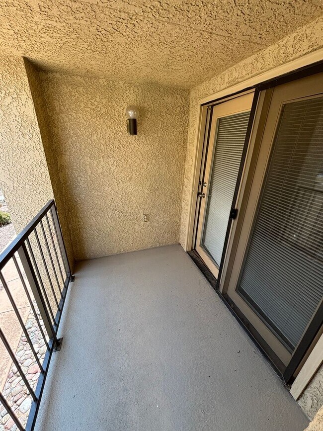 Building Photo - 1200 E River Rd