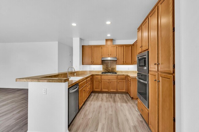 Building Photo - 1067 Princess Kyra Pl