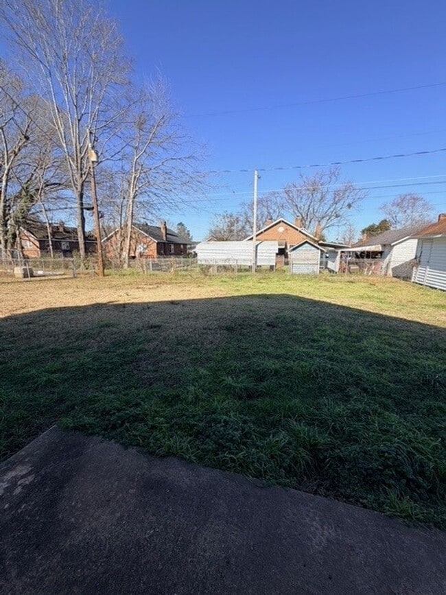 Building Photo - 420 Bond Ave