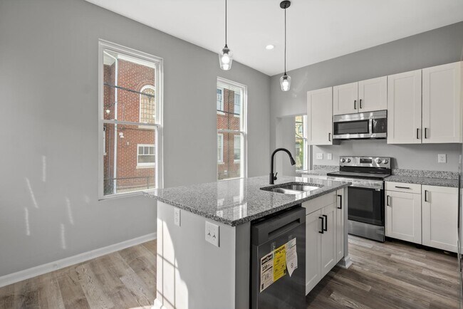 Building Photo - 835 Isabella St