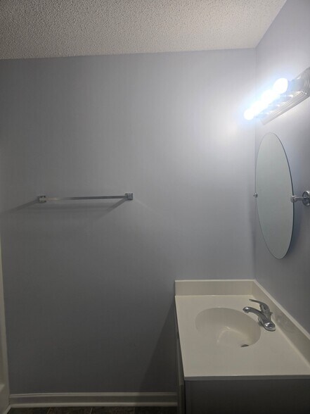 Building Photo - 2956 Bobo Rd