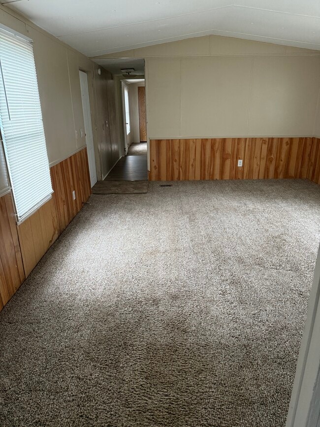 Building Photo - 1204 Sleepy Hollow Dr