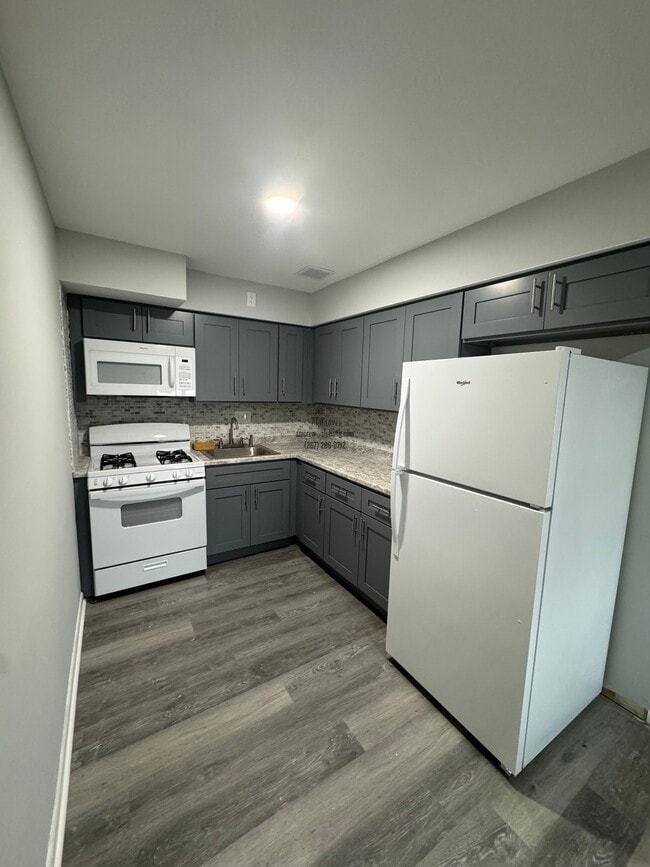 Building Photo - 10008 Jeanes St