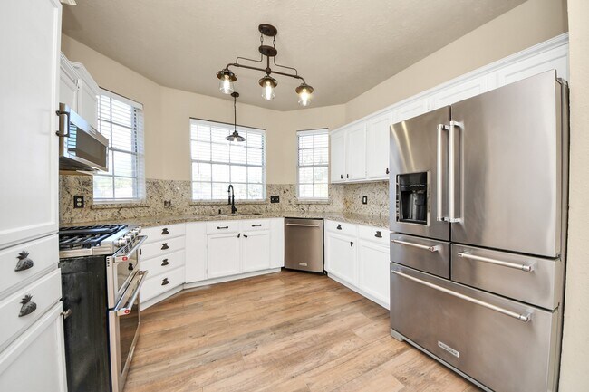 Building Photo - 20303 White Poplar Dr