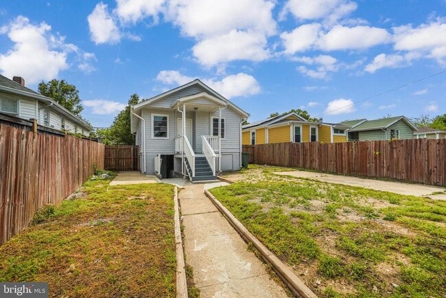 Building Photo - 3312 D St SE